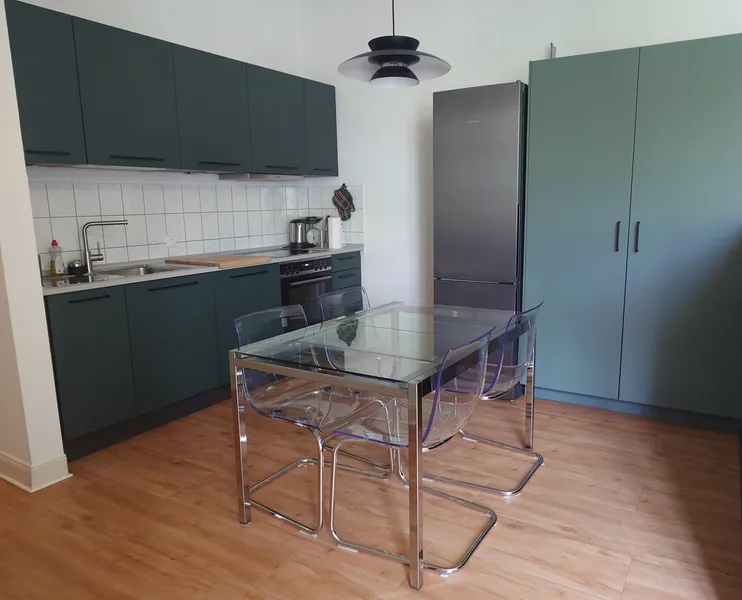 Voll möbliertes Zuhause auf Zeit – 2-Zimmer-Wohnung im ruhigen Innenhof — photo 1
